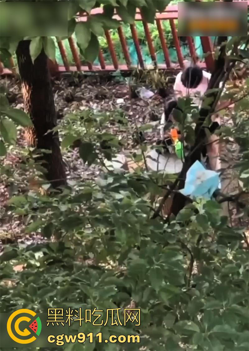 辽宁理工小树林偷拍,肌肉体育生爆干骚逼,曾在迎新晚会上跳舞意外露奶,原来是为了勾引,真是骚没边了!-5