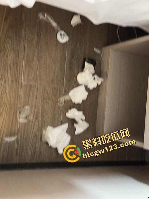 深圳『戴安琦』疯狂星期四不吃炸鸡只想炸奶，大奶子摇到床塌，操逼操到满床都是水，这才是快乐源泉！-18