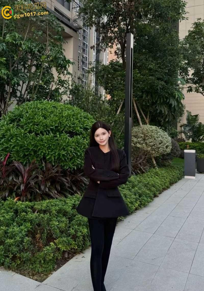 北京人妻【张霓裳】被金主调教爆操，美乳晃荡如水波荡漾，深喉口交骑乘后入，任金主肆意玩弄！-1