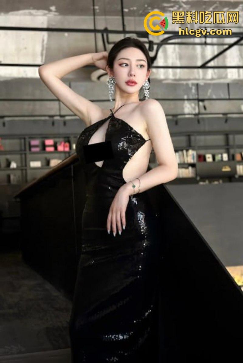 抖音高颜值极品身材网红【不爱笑的赛琳】 高跟美腿迷人蜜桃翘臀 各种诱人姿势大饱眼福-13