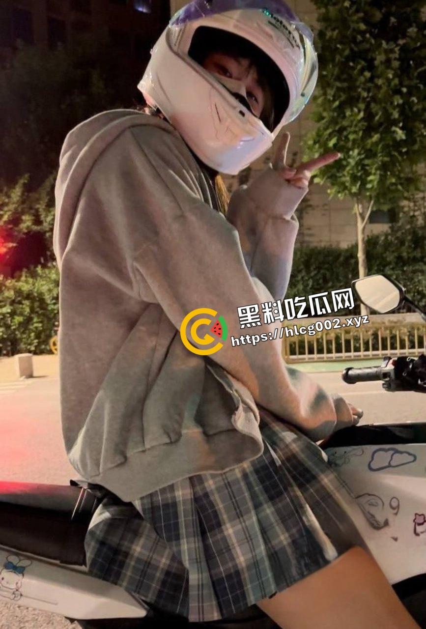 顶级约炮大神江南第一深情猎艳!无套内射04年JK机车萌妹 娇喘诱人!-2