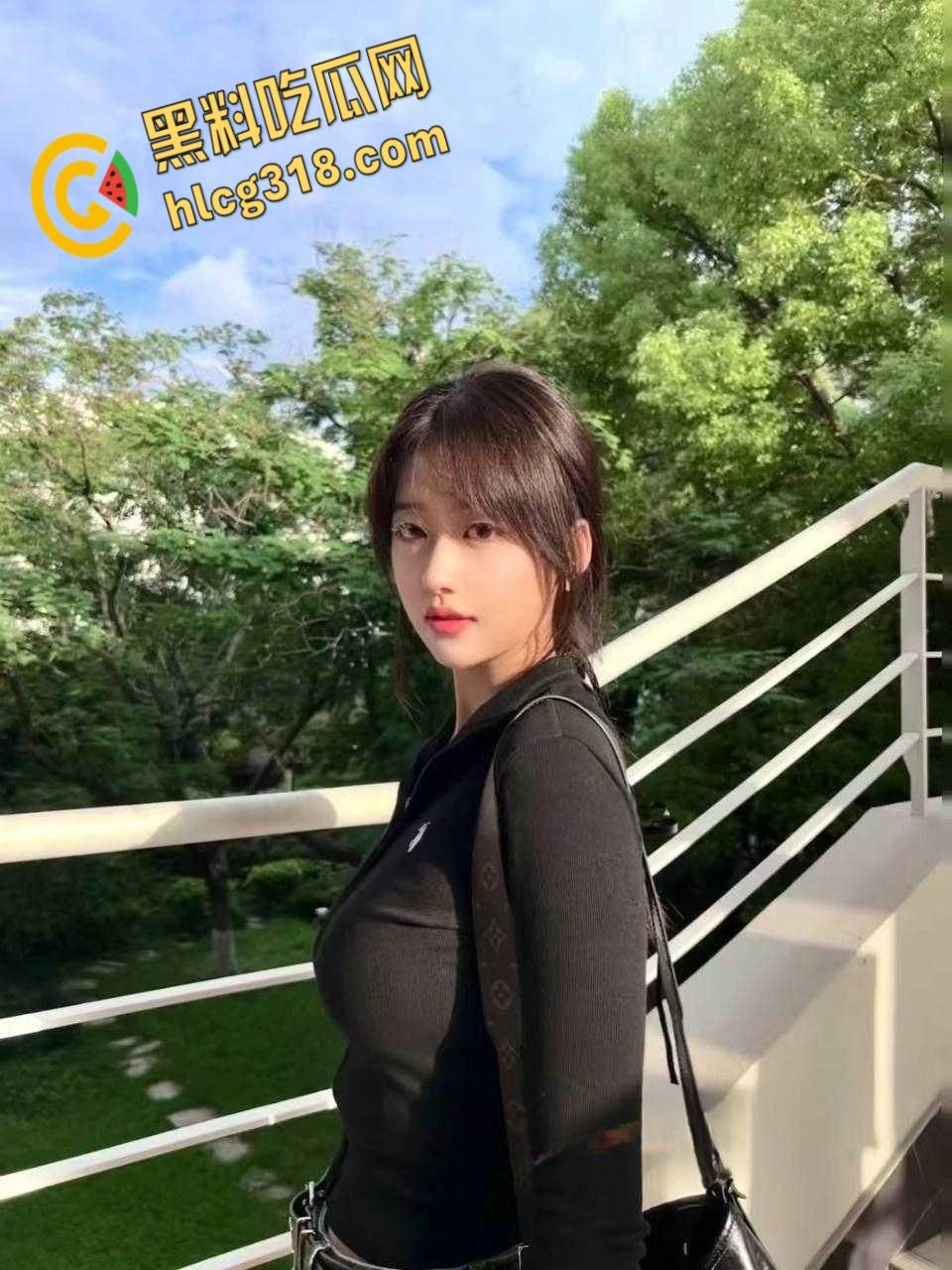 华中农业大学校花【贺晓菲】,骑在学长身上前后全自动,无套内射白浆伴随精液喷涌而出!-1