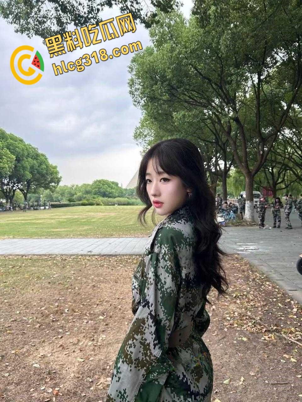 华中农业大学校花【贺晓菲】,骑在学长身上前后全自动,无套内射白浆伴随精液喷涌而出!-3