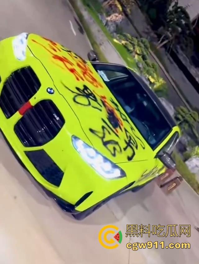 疑是宝马最新配色涂装？福清宝马渣男脚踏多船被发现，多名女友上门给其车改装，还别说这配色还行！-7