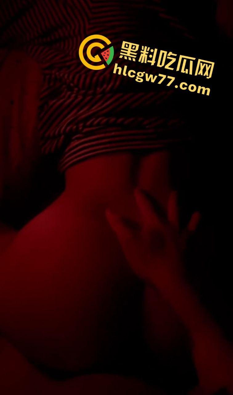 00后嫩妹约炮爆火！校园女神肥臀被大肉棒狂操，视频被学弟当学习工具！-4