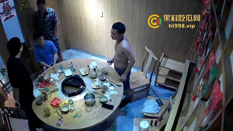 话不投机掏枪就干！吃个饭命没了！华人饭店一中国人被东北男枪杀 监控曝光凶杀现场-1