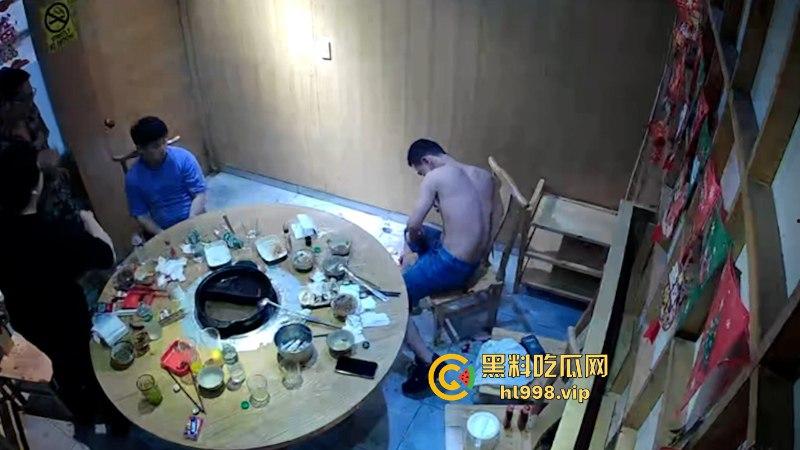 话不投机掏枪就干！吃个饭命没了！华人饭店一中国人被东北男枪杀 监控曝光凶杀现场-9