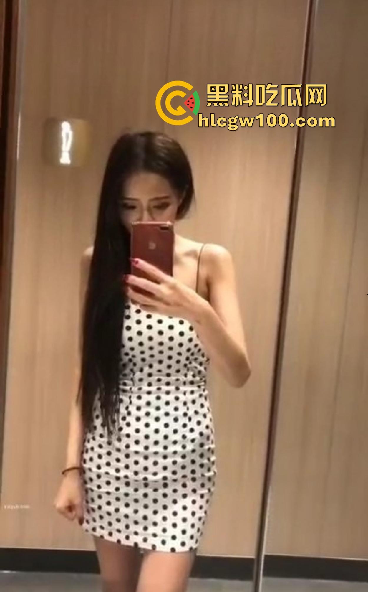 抖音快手高学历骚货【思刀普】视频外流，炮机插穴骚到飞天，情趣内衣一字马淫舞掰腿露逼，高知母狗的淫荡秀真6！-6