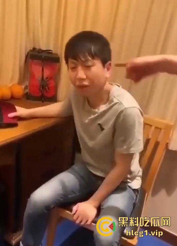 嫖妓不给钱？河南小伙王浩然惨遭爆打！头铁白嫖遭报应，被打得满地找牙！-1