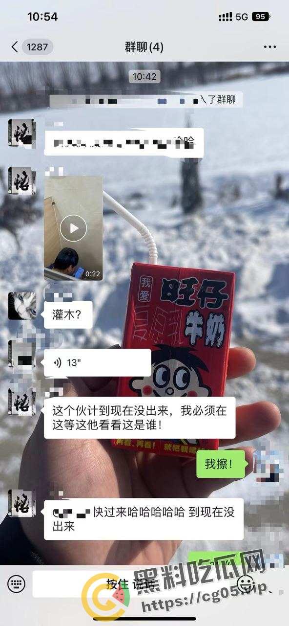 男子公共厕所打飞机开外放 被精神小伙偷拍还带踹门制裁 鸡儿都给吓萎了-2