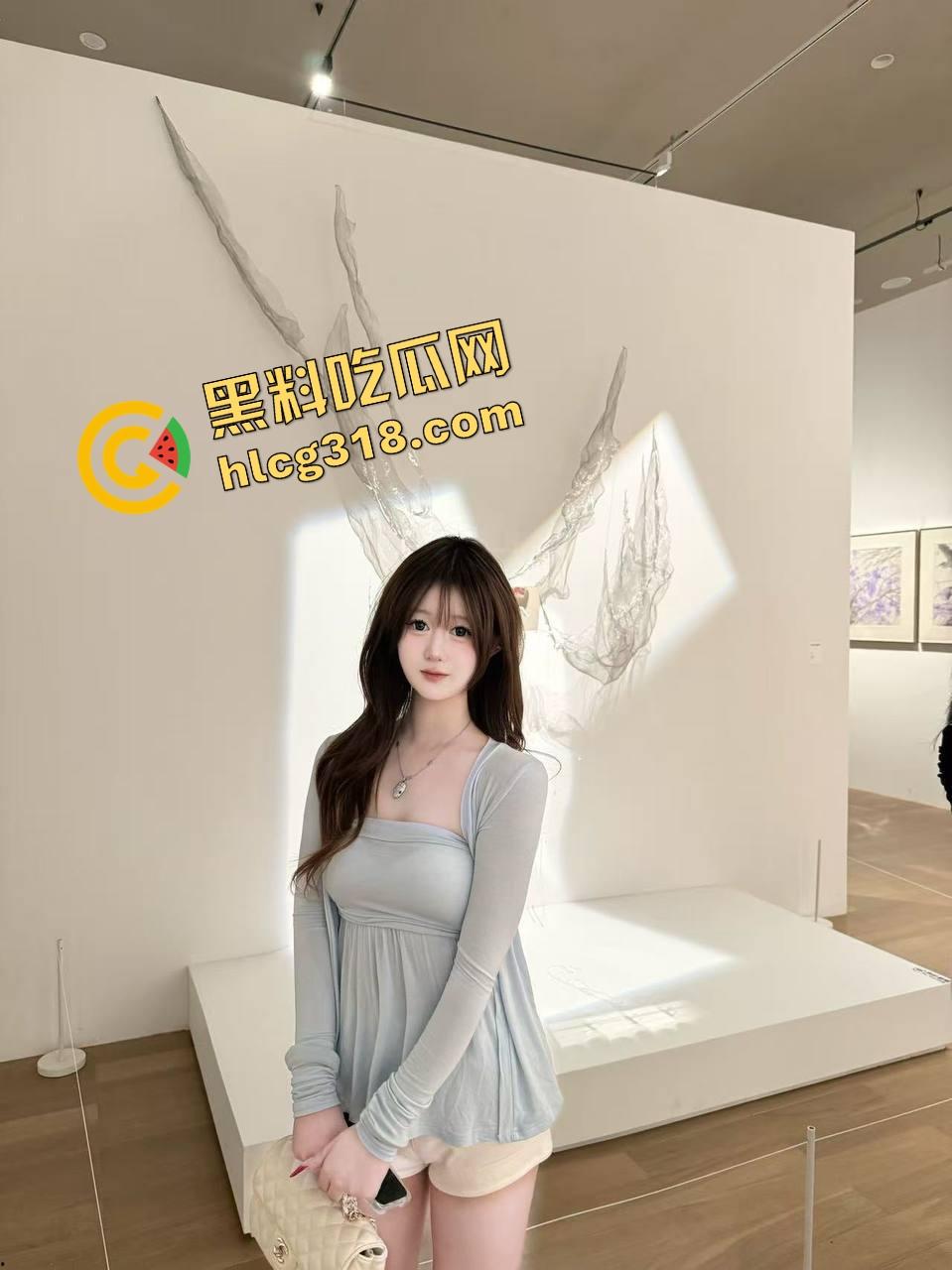 四个骚货互舔互抠开淫趴,四人舌吻湿成一片,鲍鱼对鲍鱼口水拉丝舔到崩溃,黏液四溅我选开胶!-3