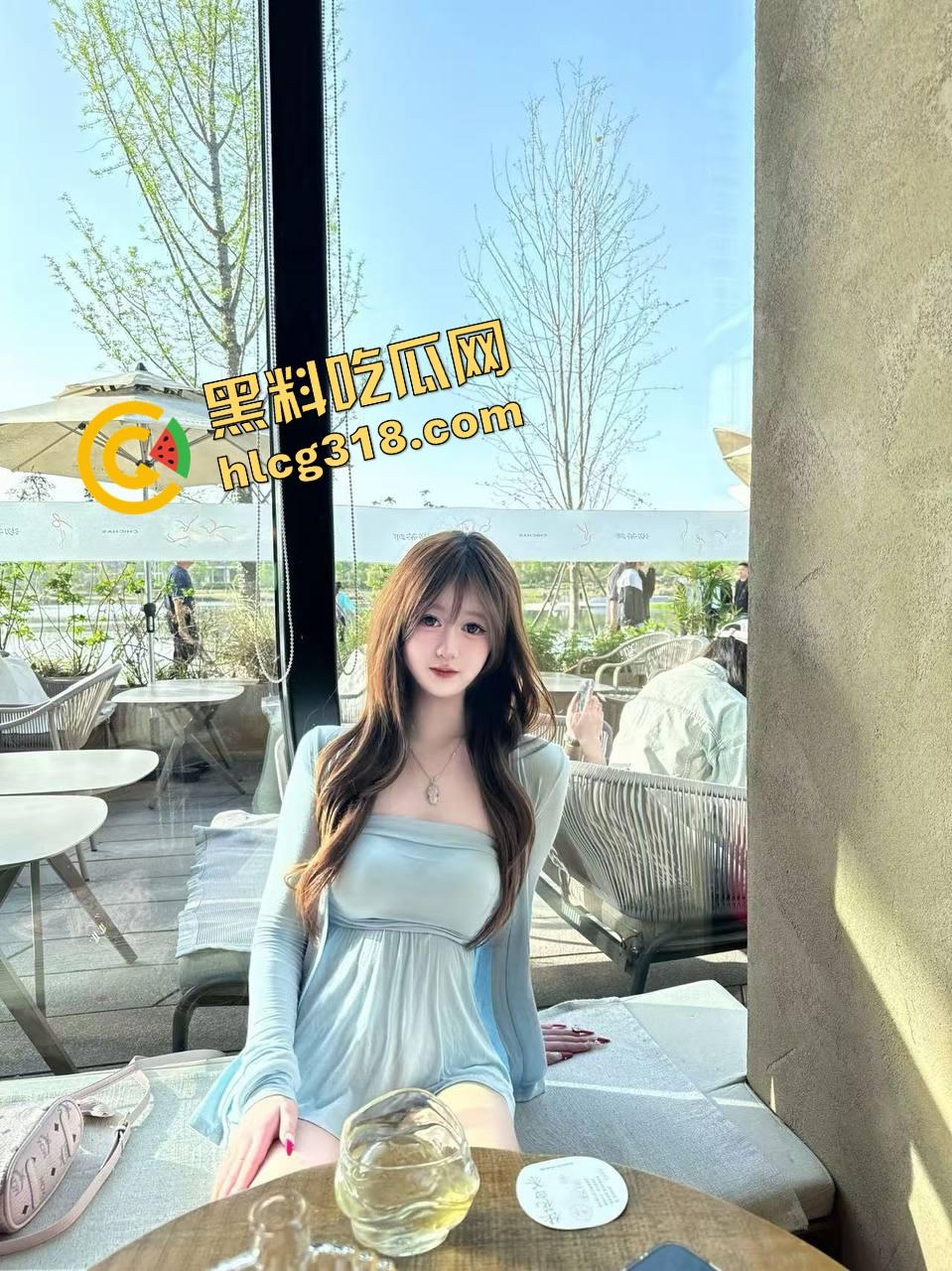 四个骚货互舔互抠开淫趴,四人舌吻湿成一片,鲍鱼对鲍鱼口水拉丝舔到崩溃,黏液四溅我选开胶!-4