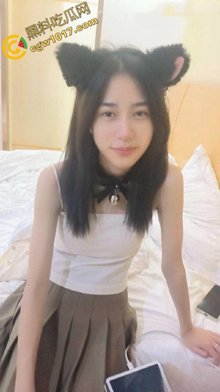 上海极品舞蹈生【杨萧颜】难以抵抗金钱诱惑，堕落为金主性奴，胯下侍奉爆筋肉棒，口技十分了得！-5