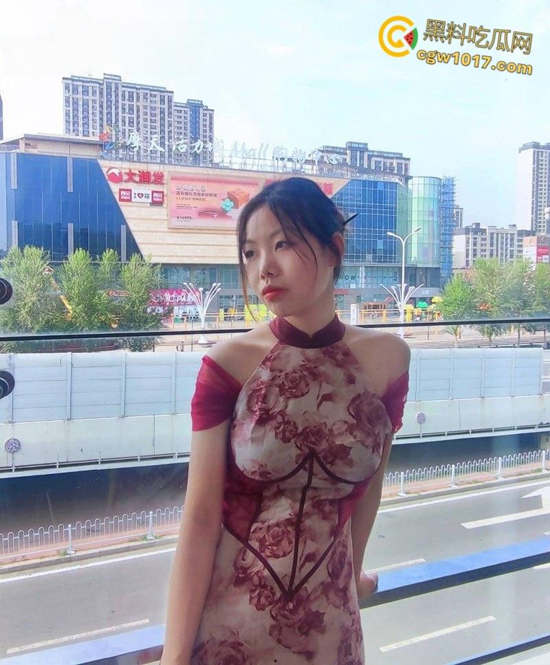 苏州清纯嫩妹【冉茹】，隐瞒男友下海卖淫，口交深喉业务熟练，白虎骚穴紧夹肉棒，骑乘榨精美乳摇晃！-2