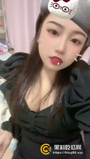 网友60块买快手小网红【茉姑娘】不雅视频被坑惨，摸奶视频一堆连逼都没见着，这婊子曝光活该！-6