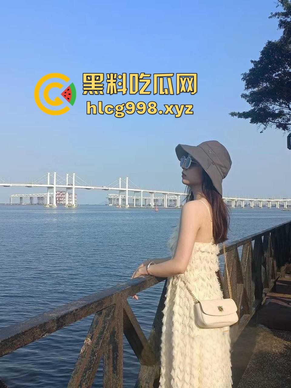 郑州师范大学清纯妹【刘若雨】床上骚得飞起，双手捧蛋吃鸡，吃得是真虔诚！-3