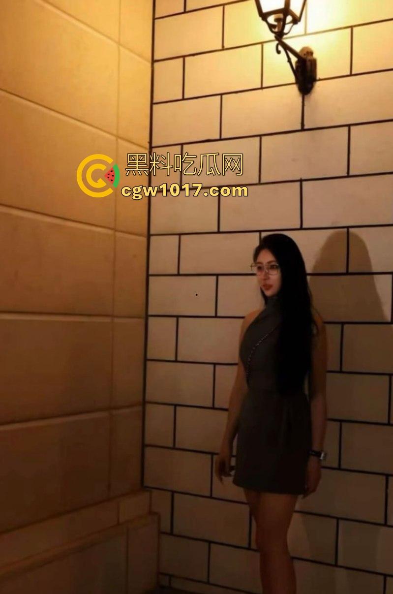 恭喜瓜友又约炮成功！大奶晃荡间御姐气场崩塌成饥渴母狗，花式足交调情，口爆吞精反差诱惑至极！-6