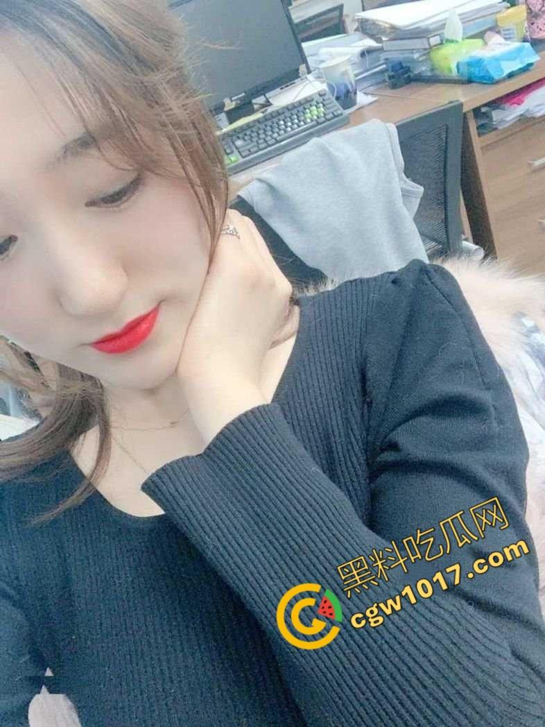 沈阳豪乳少妇【邓佳蕾】的淫荡诱惑：3P狂欢，狗绊式狂操，汁水四溅，欲仙欲死，疯狂放纵！-3