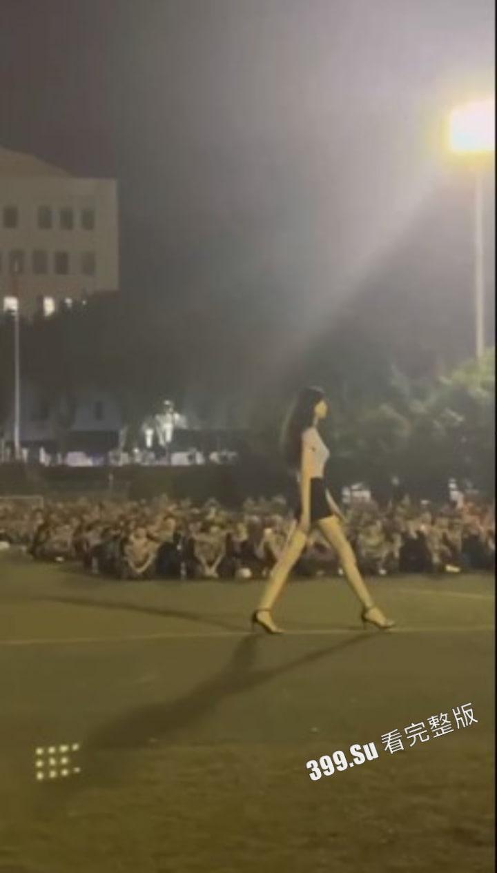 新生学妹的骚舞  学长们快下手吧 等出社会了 她们可就要涨价了！！-4