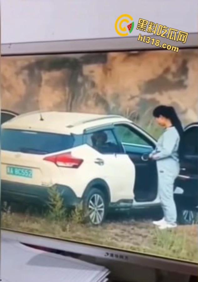 广州8C552车震门！野生激战被当场捕获，狗男女荒山野岭副驾做爱，结束后还当街穿衣 !-7