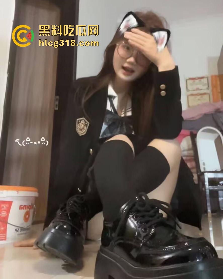 高考过后的激情释放！极品眼镜妹露脸性爱，还没放进去小穴已经湿透了，究极反差淫荡！-1