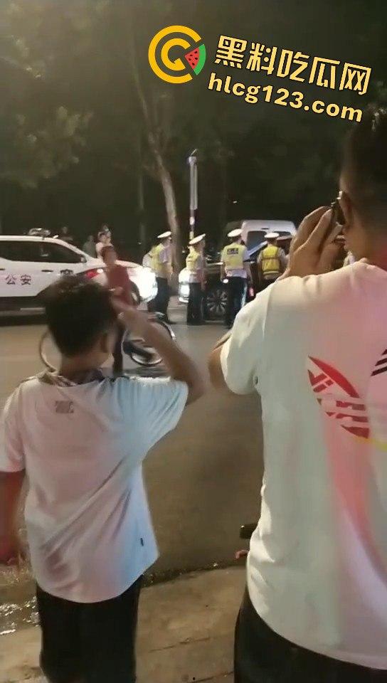 临沂郯城惊现硬核酒驾！司机拒不配合，交警无奈砸玻璃强制处理-4