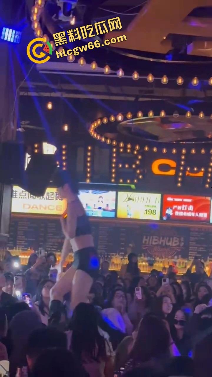 长沙春天夜店姐姐们爆玩男模，腹肌热舞搔到湿，小仙女们轮流上手，今晚不射都难！-13