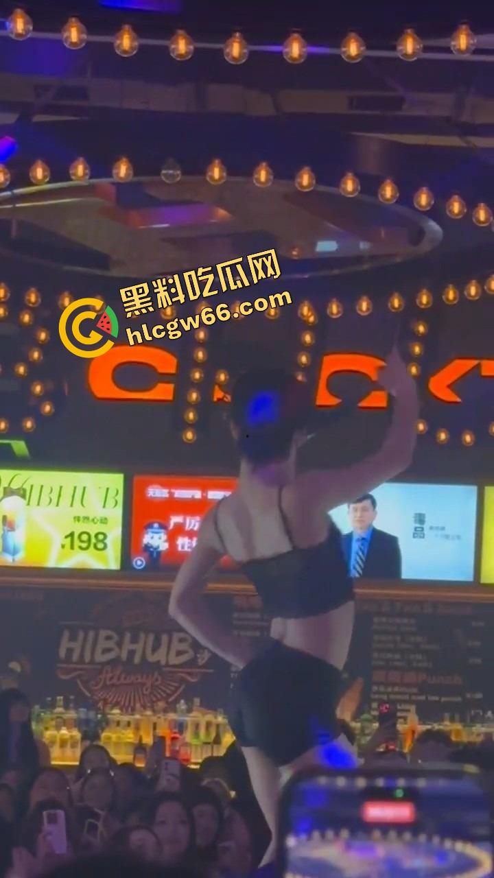 长沙春天夜店姐姐们爆玩男模，腹肌热舞搔到湿，小仙女们轮流上手，今晚不射都难！-15