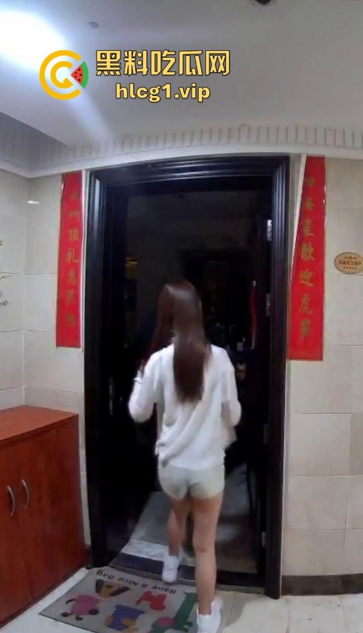 老婆不在家 叫只鸡来吃吃 哥们这是憋了多久啊？平时老婆不给操？-2