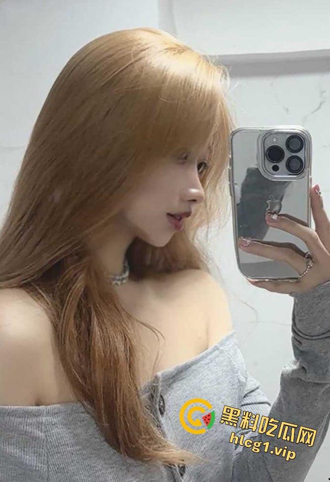 杭州顶级颜值援交妹黄文琪，只需1000块搞一炮！床上主动拿手机记录，这钱花得太值！-8