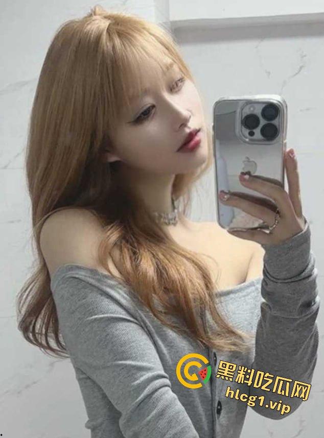 杭州顶级颜值援交妹黄文琪，只需1000块搞一炮！床上主动拿手机记录，这钱花得太值！-9