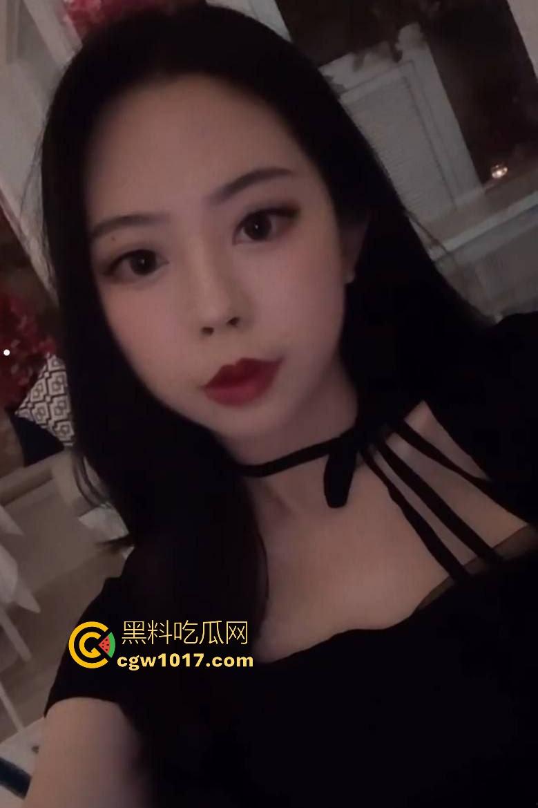 刚毕业的【曾晓曦】就懂职场潜规则，上班第一天就跪舔主管经理，被30年老精液灌满喉咙，真是个懂事的大学生！-1