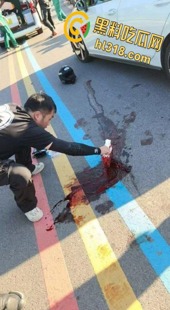 机车少年国道飙车，油门一拧鸡儿飞了，小狼狗被操成会喷水小母狗，血溅一地秒变机车骚妹 !-4