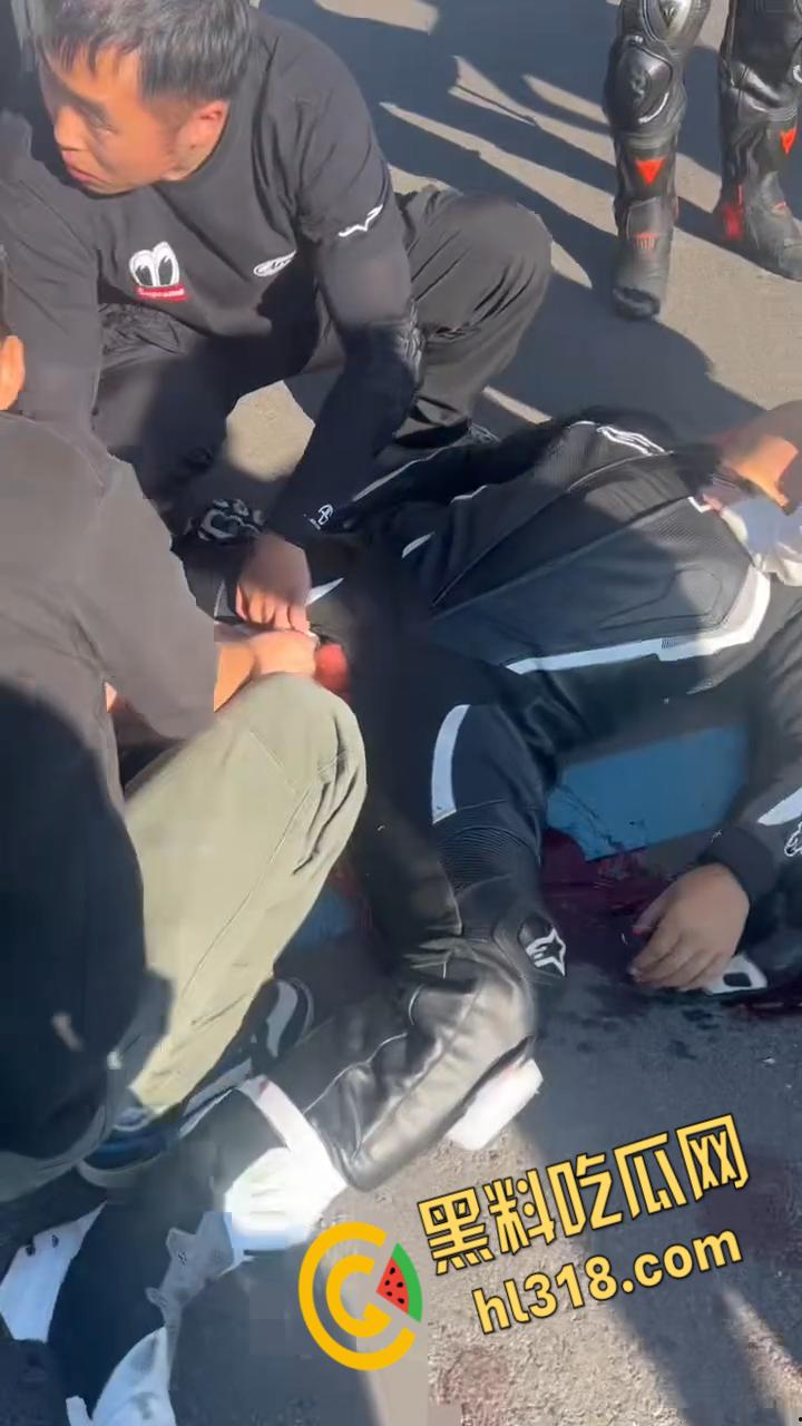 机车少年国道飙车，油门一拧鸡儿飞了，小狼狗被操成会喷水小母狗，血溅一地秒变机车骚妹 !-6