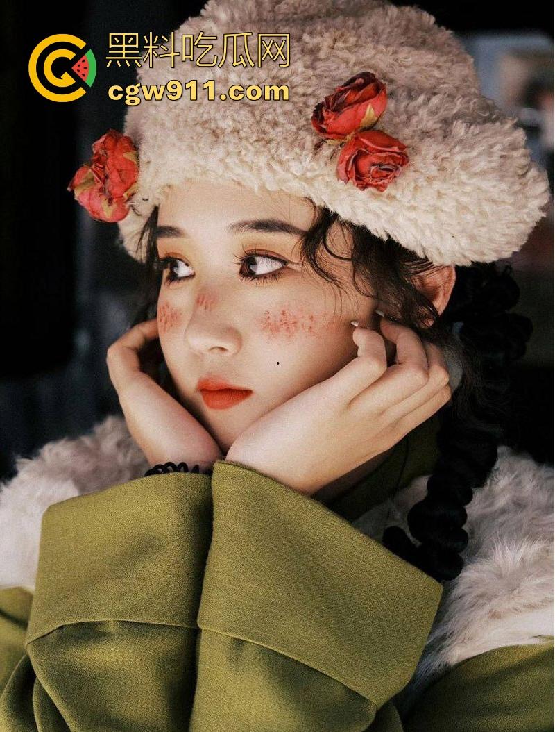 武汉师范大学【江恩凡】私密私拍泄密，清纯可爱高颜值少女，翘臀高撅手指插穴，骚穴猛操喷水！-1