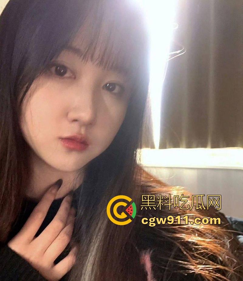 武汉师范大学【江恩凡】私密私拍泄密，清纯可爱高颜值少女，翘臀高撅手指插穴，骚穴猛操喷水！-6