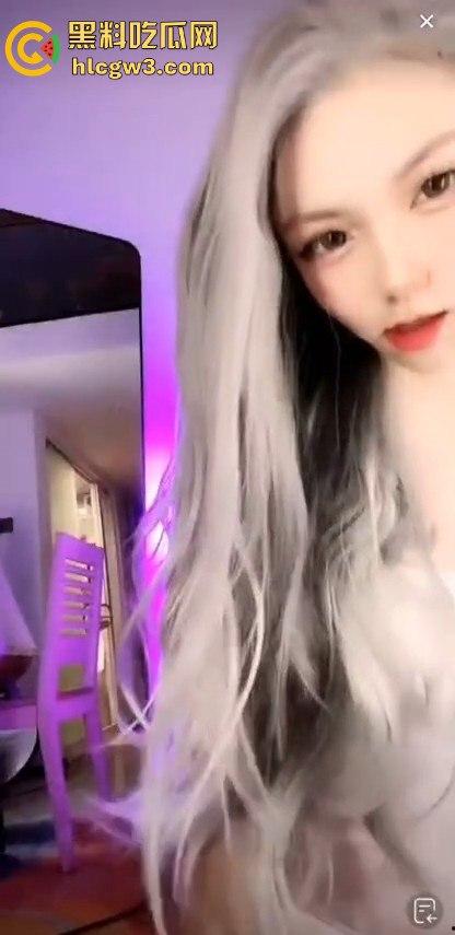 抖音网红【萝漫莉】直播福利版流出，假鸡吧自嗨狂摆，演得大哥们鸡巴硬到不行 独家爆料！-15