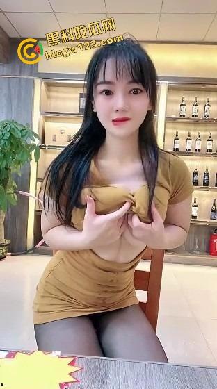 烟台烟酒店少妇老板娘，门面里直播自慰潮喷，喷湿一地成大水娃，卖不出酒就靠浪水吸客！-3