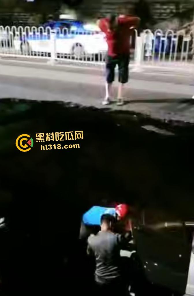 贵阳深夜马路惊爆马路塌陷！小车惨坠无底深渊地洞，司机神迹生还竟毫发无损！-6