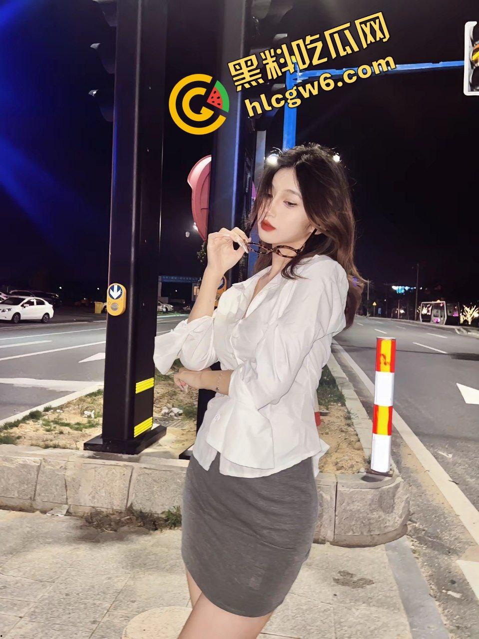 辽宁凤城肉感炮架风骚反差骚鸡『唐紫瑜』与啤酒肚大哥激情口交 内裤直插爆怼骚逼！原创独家流出！-6