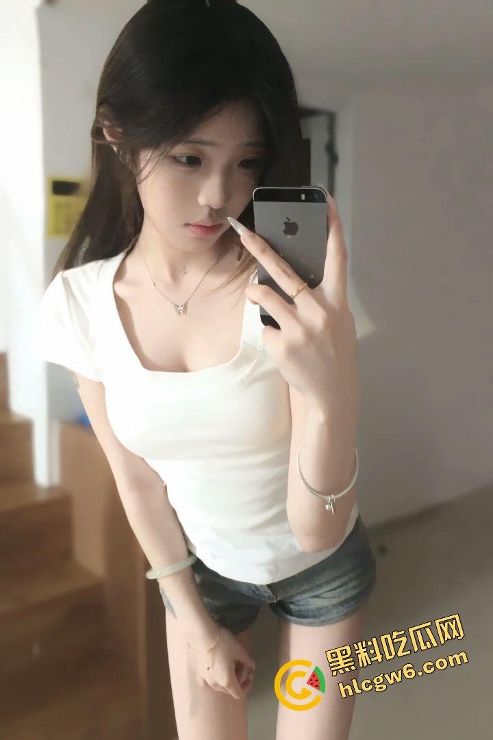 抖音顶级清纯嫩妹反差骚鸡网红『鱼泥ni』细腰蜜臀金主拽头暴力后怼！原创独家曝光！-6