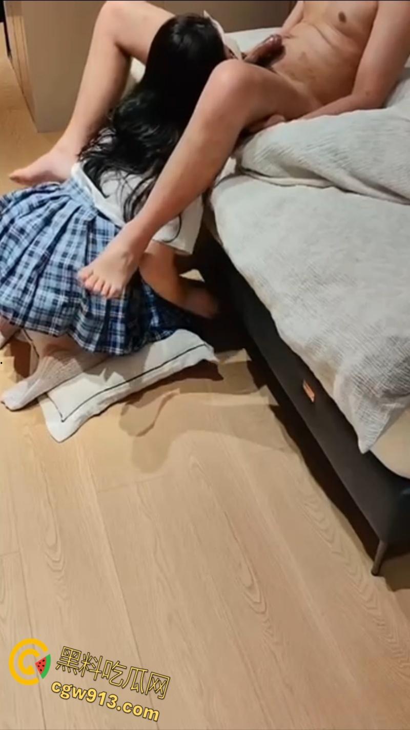 微胖才是极品，酒吧约炮爱穿情趣内衣的小坦克，蒙眼调教跪地口交，无套后入肉感翘臀 ！-6