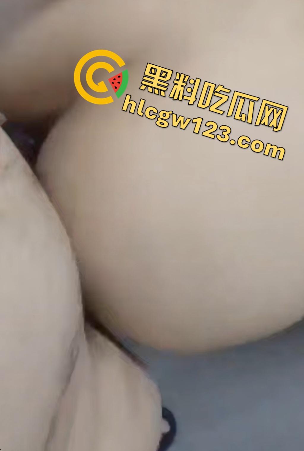 快手熟女【蓝玫瑰】做爱被儿子背刺？熟女丝袜和儿子啪啪视频，儿子偷拍性爱视频网上卖！-7