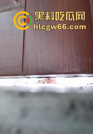 广东遂溪县高中艺术楼惊现女声淫叫 门下偷拍高三情侣光腚野战 视频流出引爆校园！-11