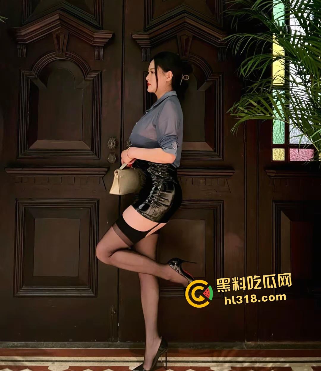 抖音网红【王千惠】惊爆榜一定制福利！美乳肥臀骚气溢出屏幕，奶子比头还大！-2