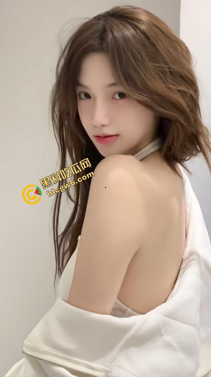 抖音出水芙蓉气质反差女网红『偷心九月天』被会员大哥约操 家中深喉后入激情！原创独家曝光流出！-4