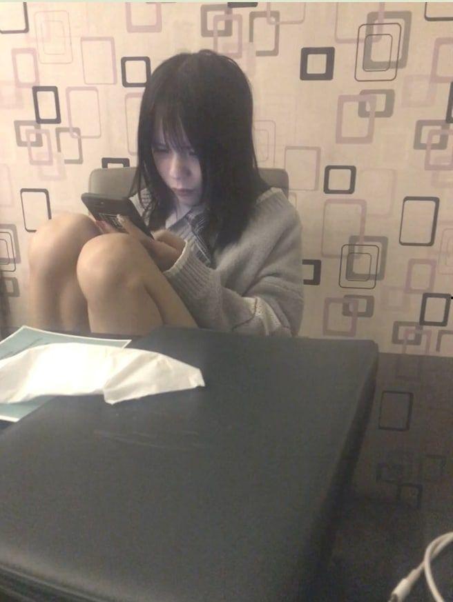 清纯美女同事被下药 丝袜蕾丝 胸上还纹朵花 死猪一样昏睡还能被草出声来-1