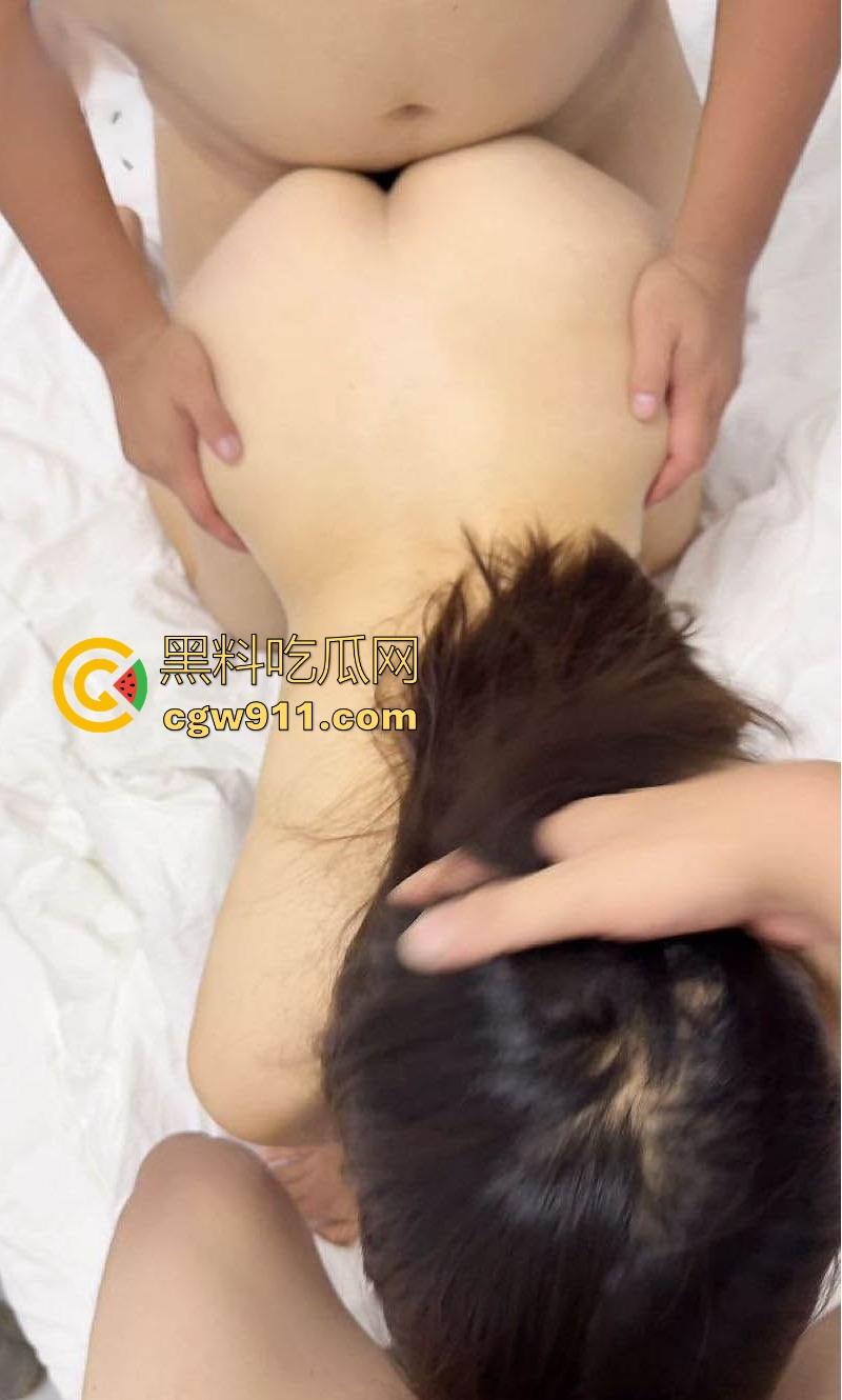 海角乱伦！酒店3p换妻老婆直接被玩坏，巨乳骚逼疯狂揉搓，猛男怒草50分钟，最后哭着求饶！-6