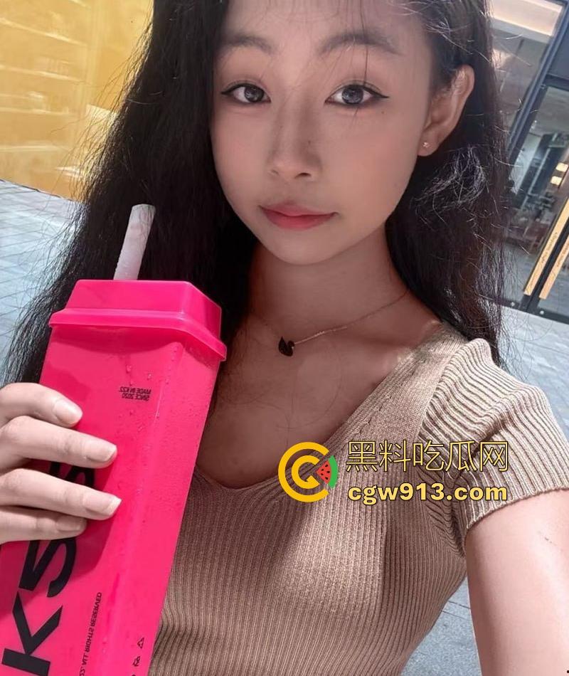 杭州工商职业学院【张慧语】骚逼反差小母狗，豪乳傲然挺立，舌钉口活销魂，黑丝翘臀入到失魂！-5