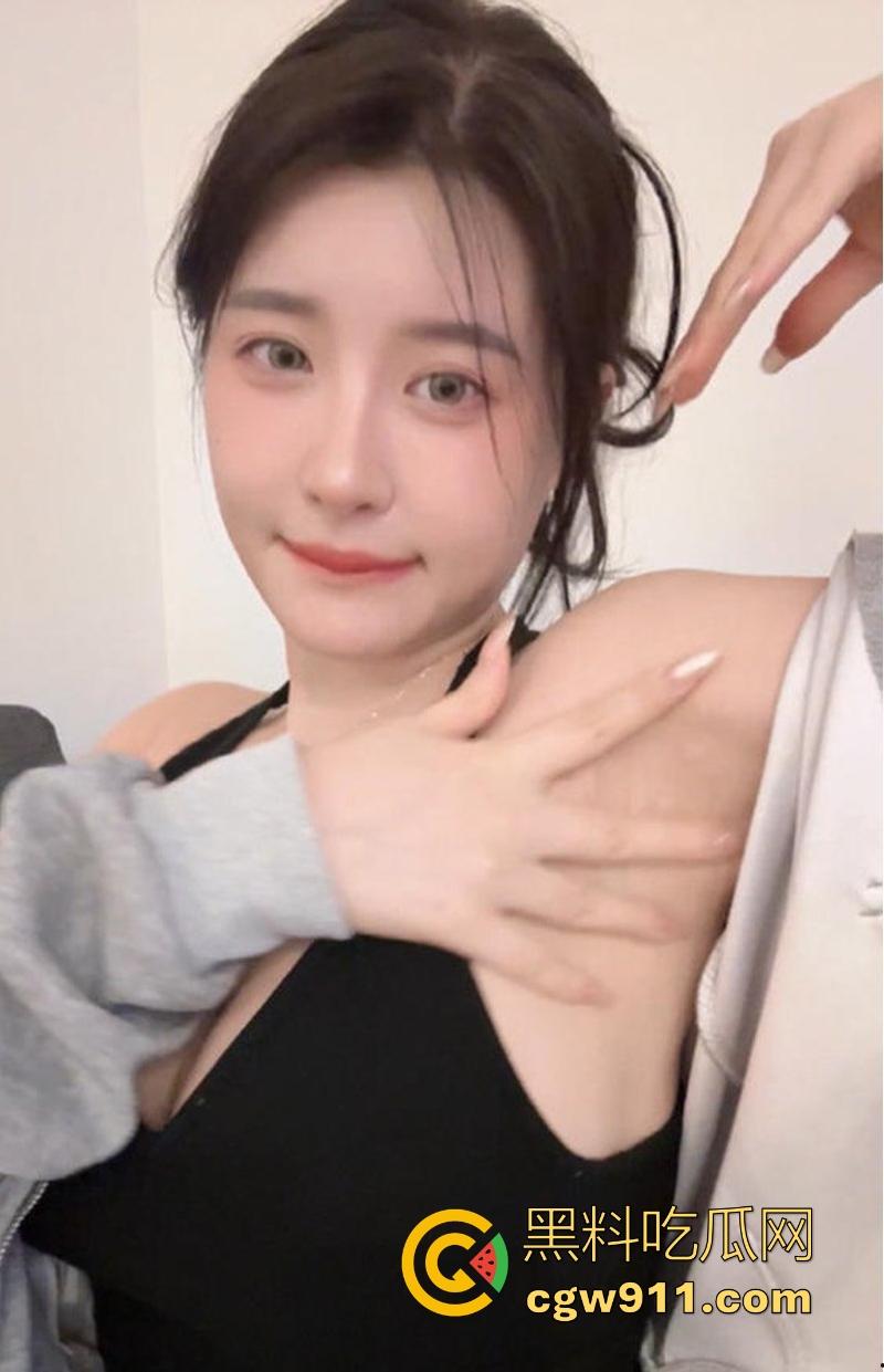 小编精选！台湾巨乳女神【Cocopie0218】极品颜值逆天豪乳，狂捏大奶模拟口交乳交，每一帧都是精品！-3